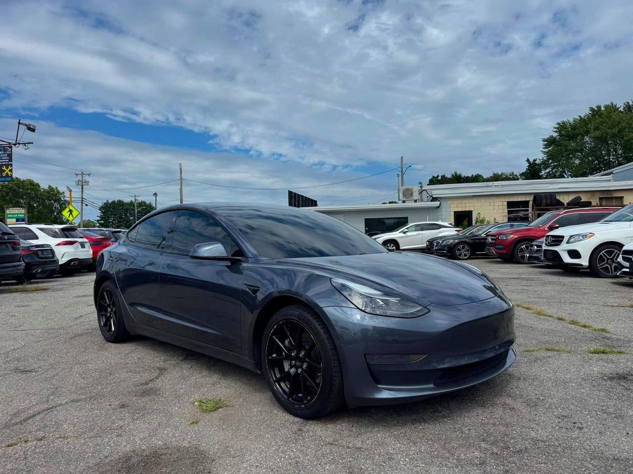 2021 Tesla Model 3 - zdjęcie główne