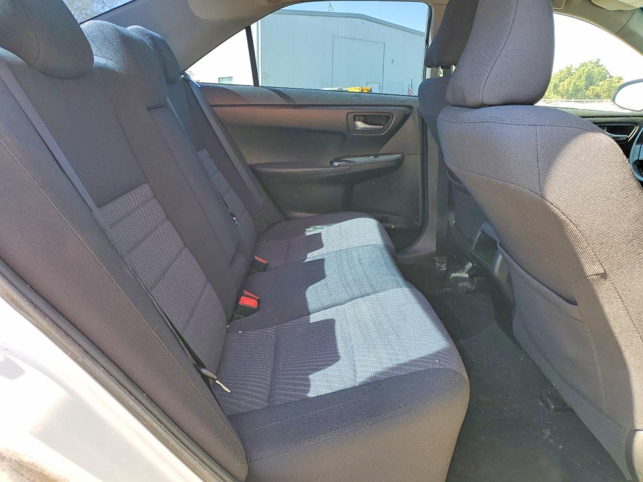 2016 Toyota Camry Le - zdjęcie 10