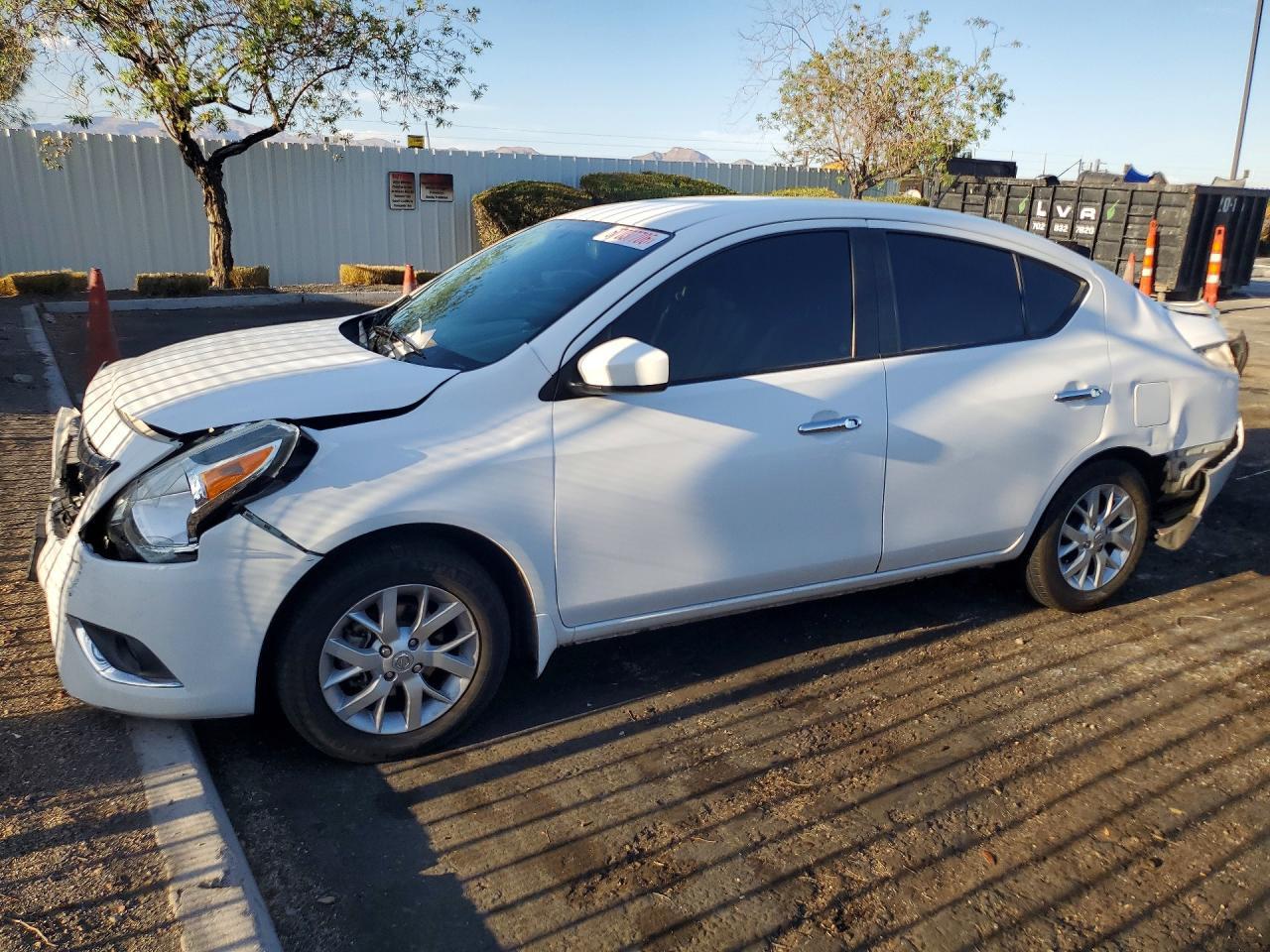 2017 Nissan Versa 1.6 S - zdjęcie główne