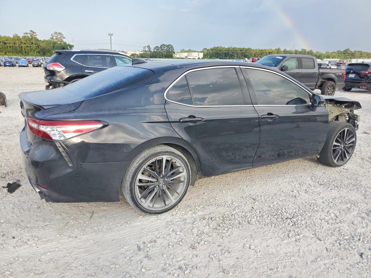 2020 Toyota Camry Xse - zdjęcie 3
