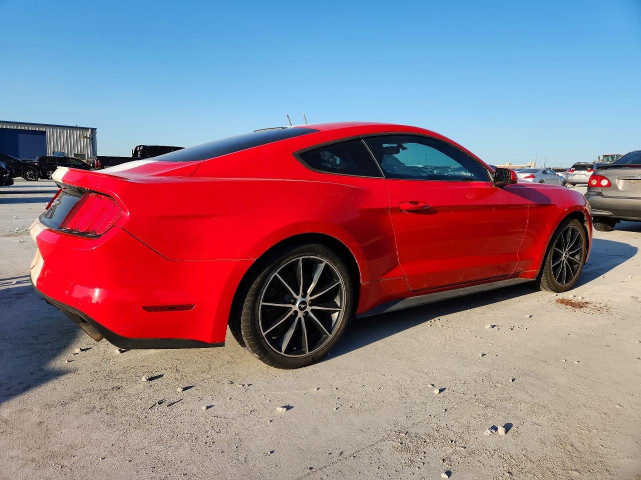 2015 Ford Mustang - zdjęcie 3