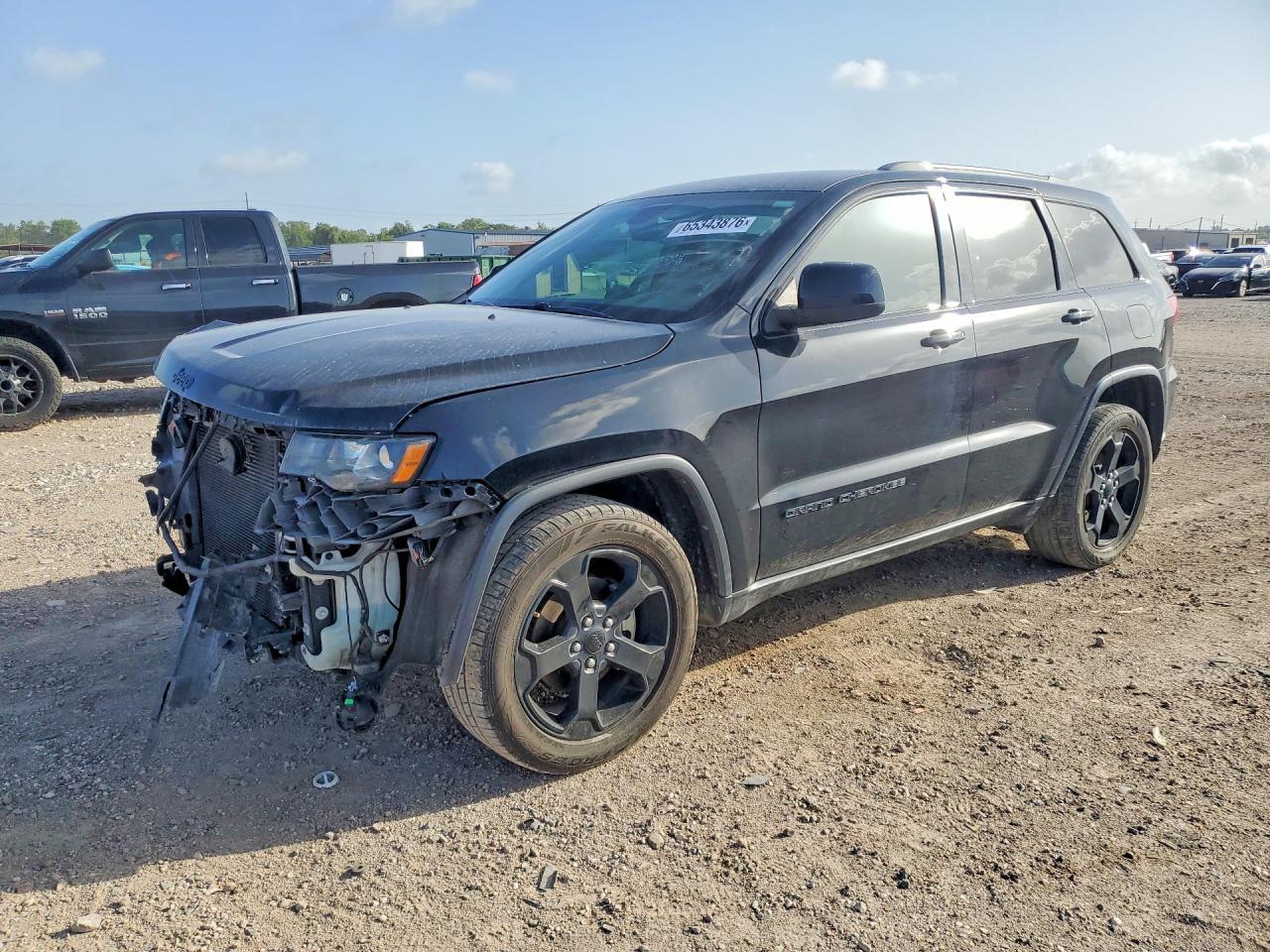 2019 Jeep Grand Cherokee Laredo - zdjęcie główne