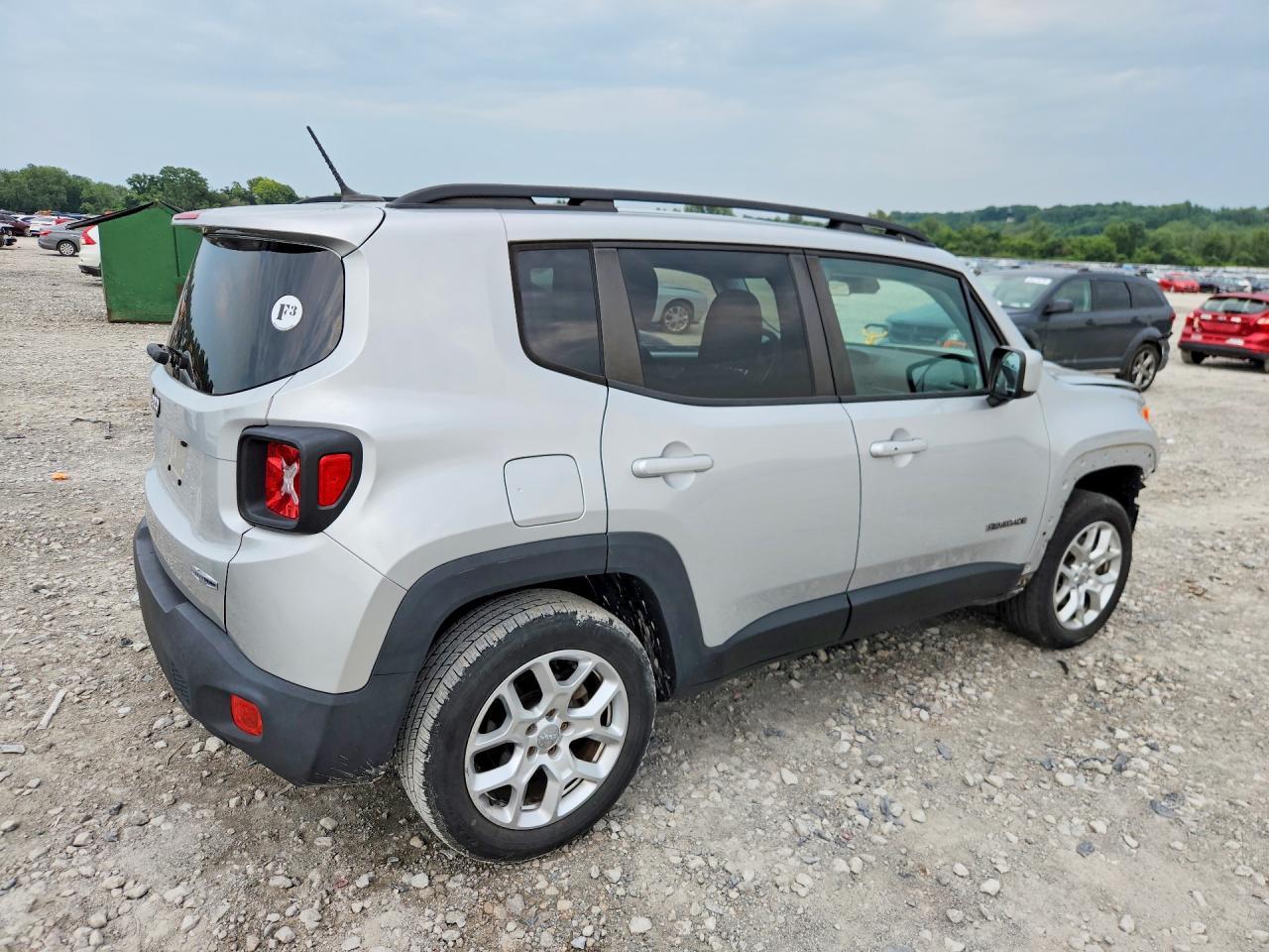 2015 Jeep Renegade Latitude - zdjęcie 3