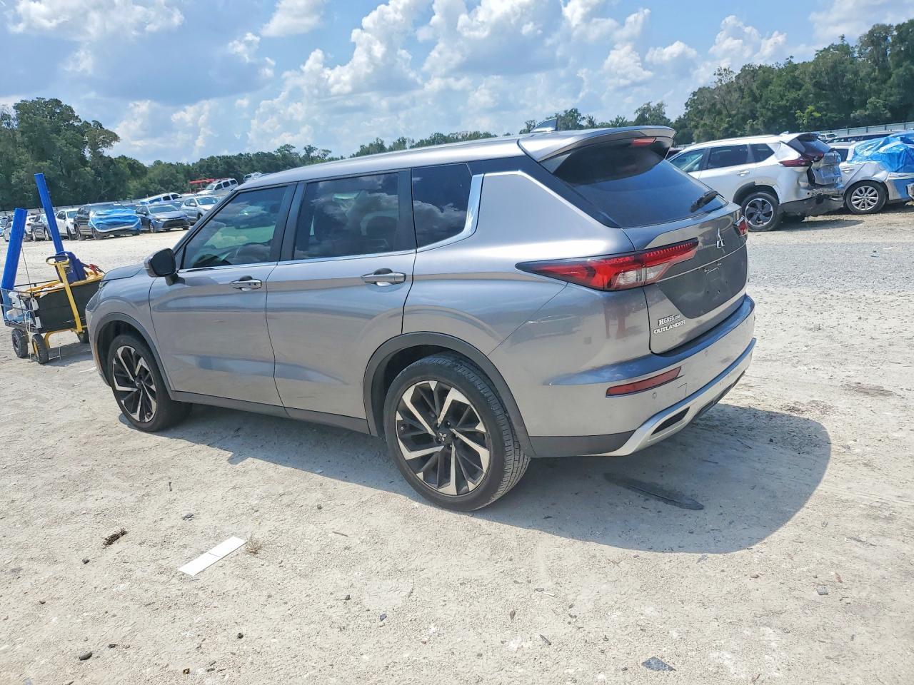 2022 Mitsubishi Outlander Se - zdjęcie 2