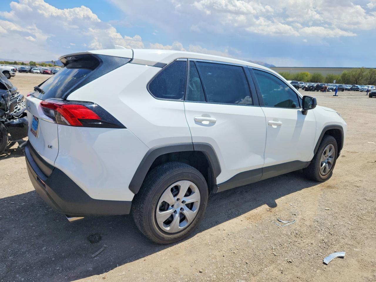 2023 Toyota Rav4 Le - zdjęcie 3