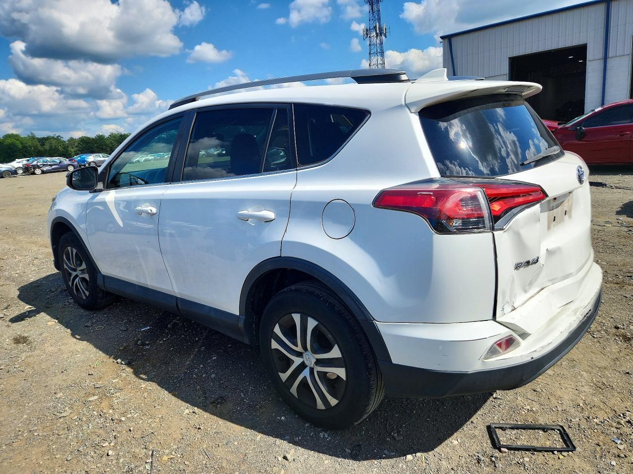 2017 Toyota Rav4 Le - zdjęcie 2