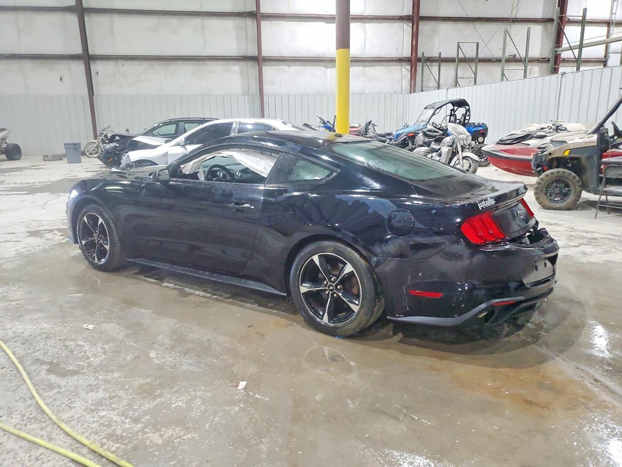 2019 Ford Mustang - zdjęcie 2