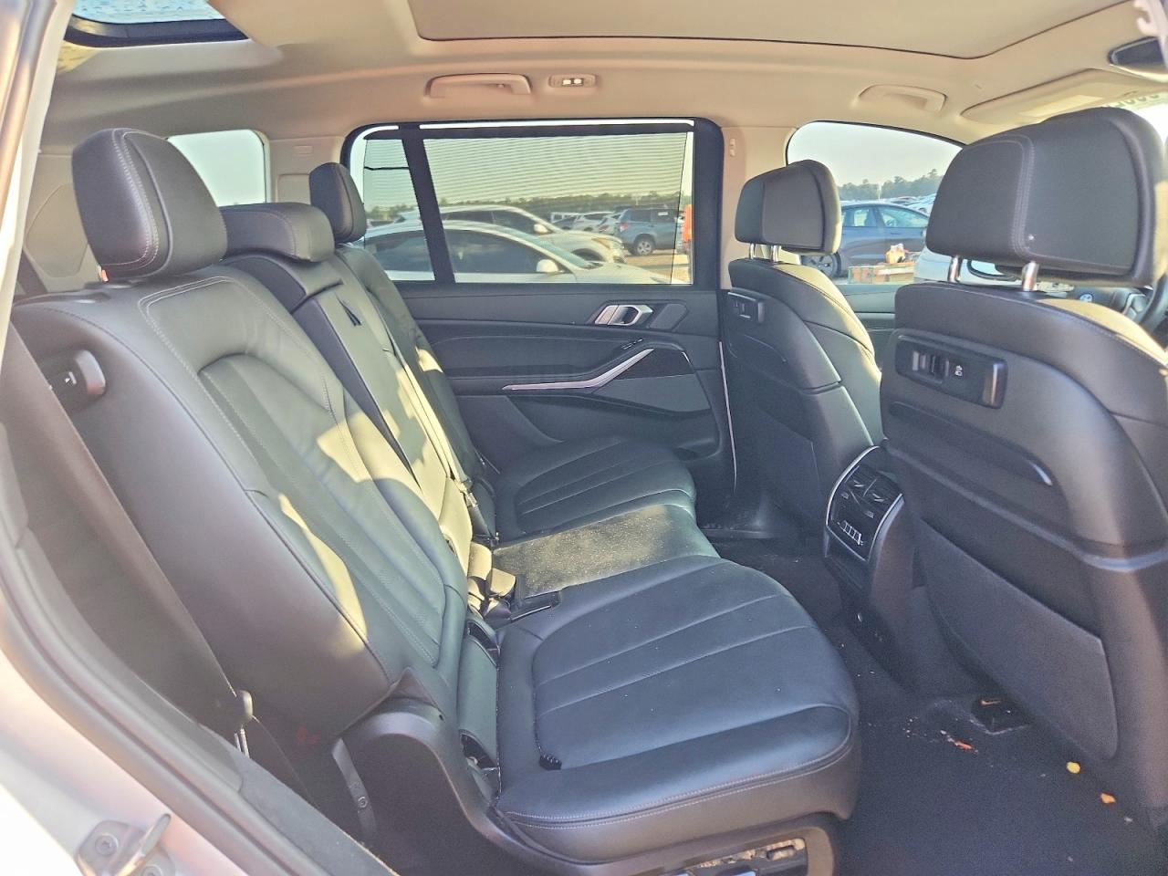 2021 BMW X7 xDrive40I - zdjęcie 11