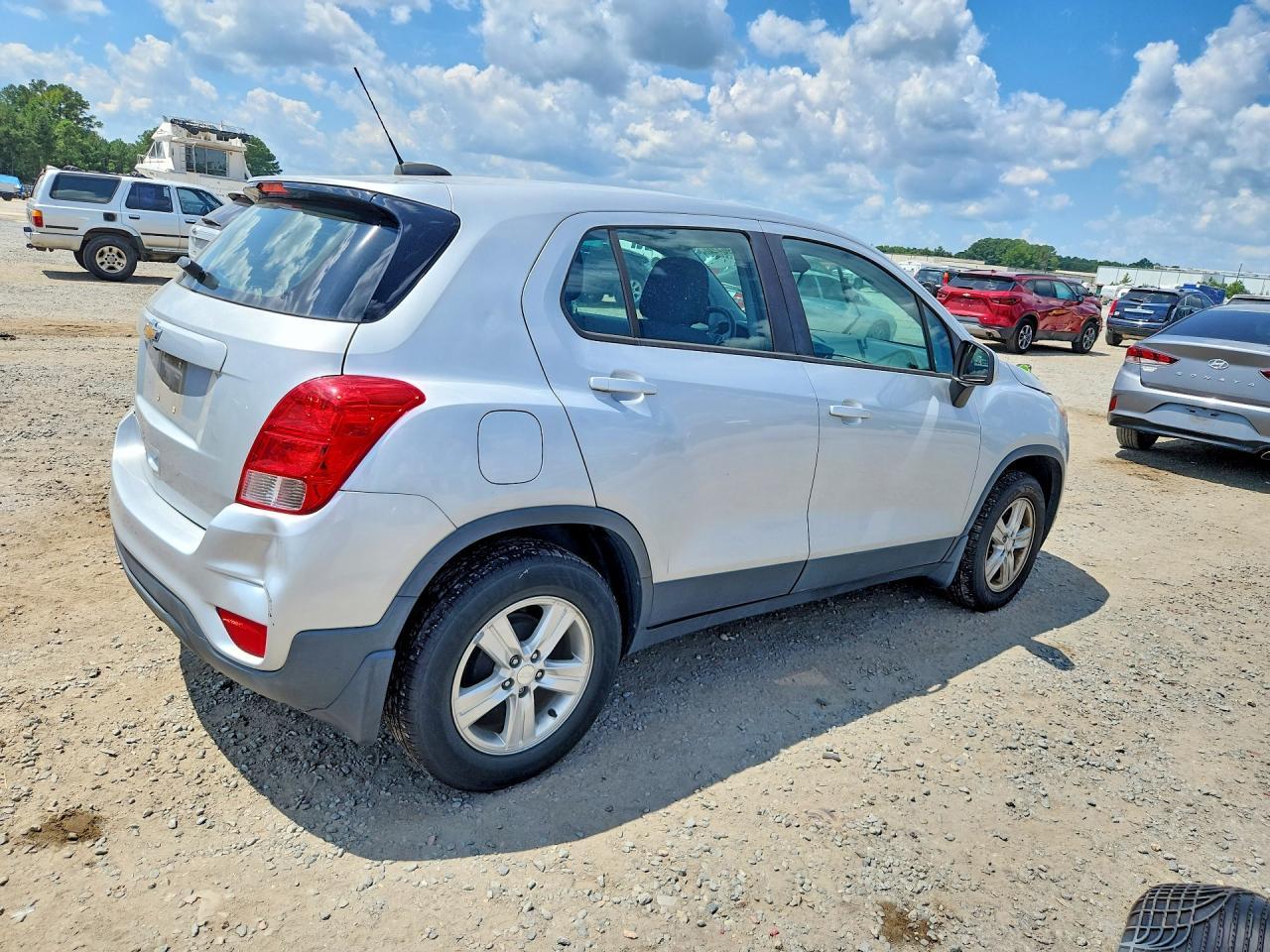 2019 Chevrolet Trax Ls - zdjęcie 3
