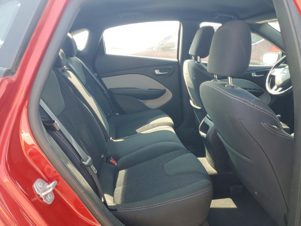 2016 Dodge Dart Sxt - zdjęcie 10