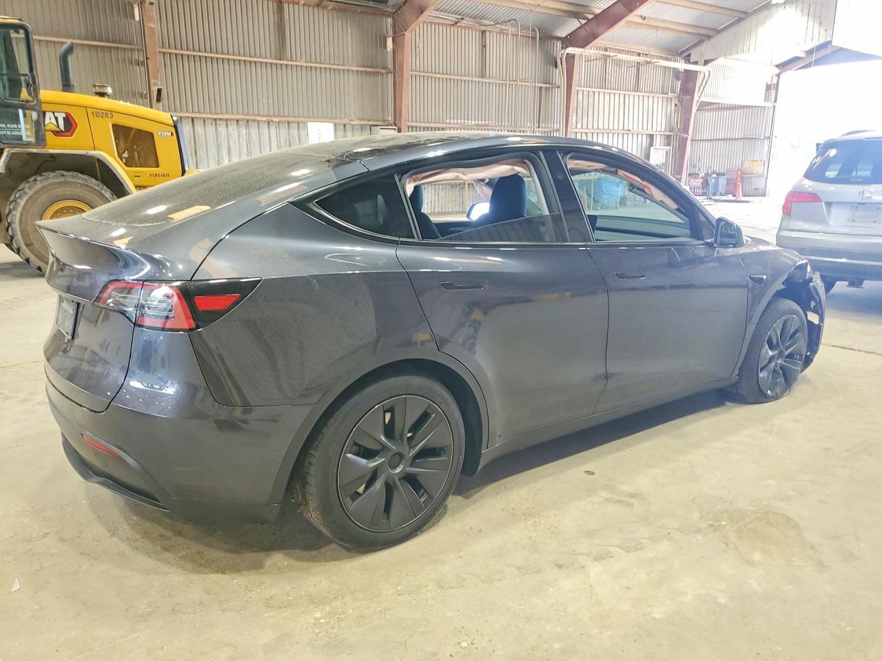 2025 Tesla Model Y - zdjęcie 3