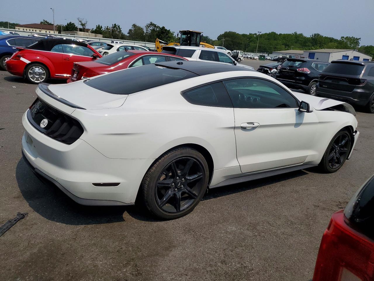 2018 Ford Mustang - zdjęcie 3