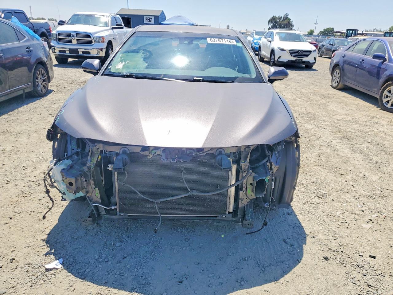 2019 Toyota Camry Le - zdjęcie 5