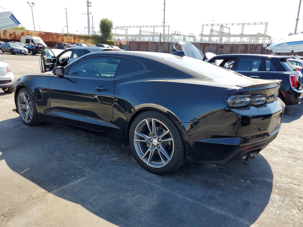 2022 Chevrolet Camaro Lt - zdjęcie 2