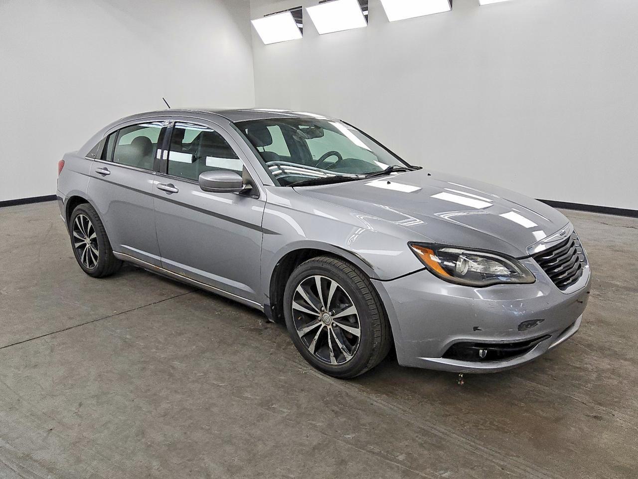 2013 Chrysler 200 Touring - zdjęcie 4