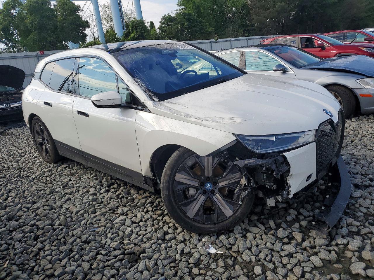 2025 BMW Ix xDrive50 - zdjęcie 4