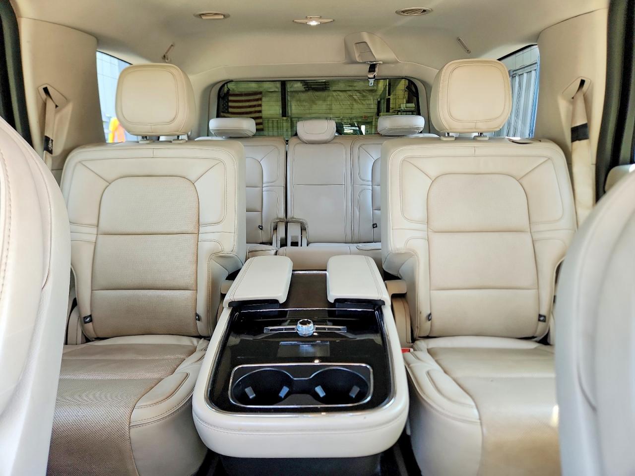 2019 Lincoln Navigator Reserve - zdjęcie 10