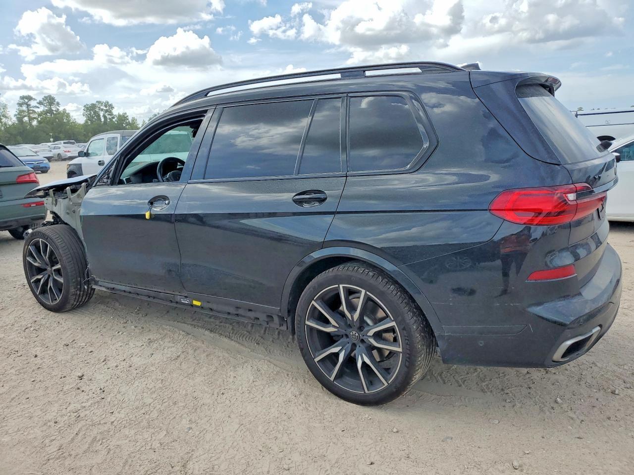 2019 BMW X7 xDrive50I - zdjęcie 2