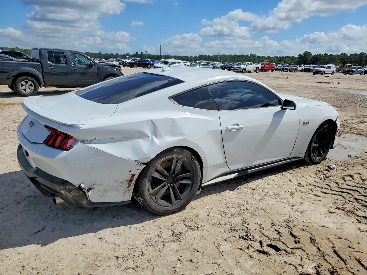 2024 Ford Mustang Gt - zdjęcie 3
