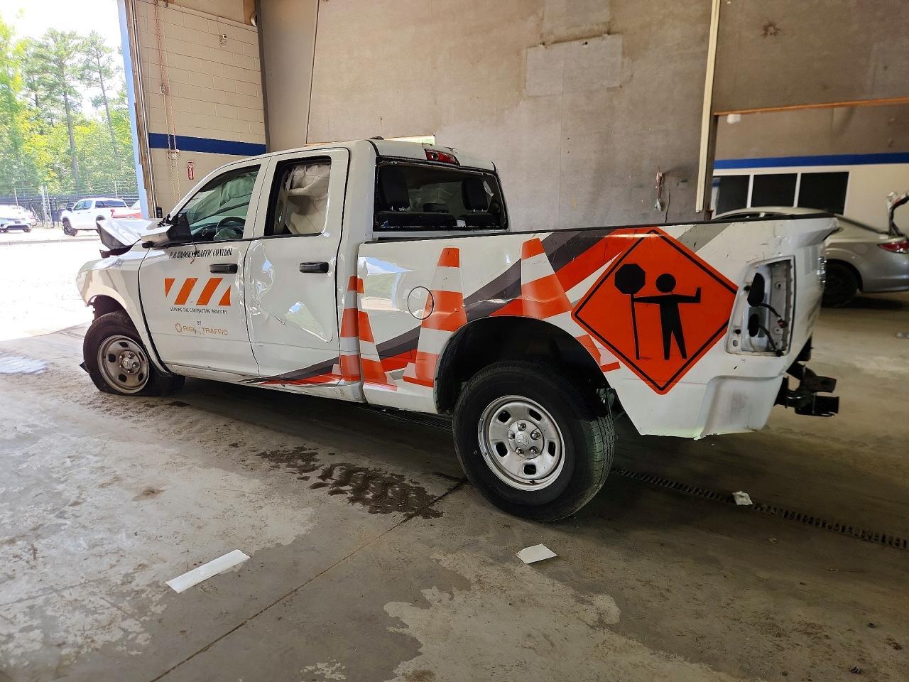 2023 Ram 1500 Classic Tradesman - zdjęcie 2