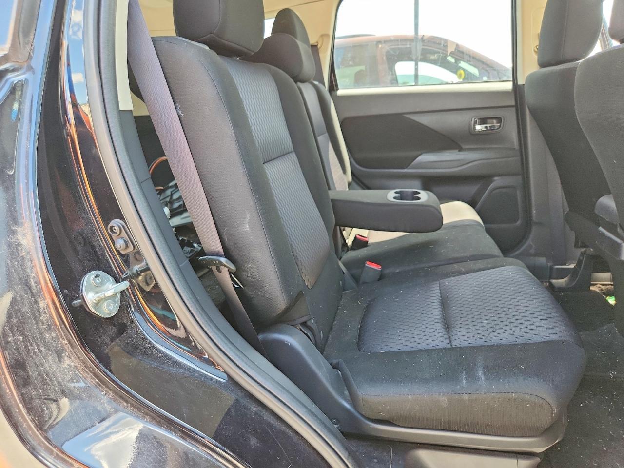2014 Mitsubishi Outlander Es - zdjęcie 11