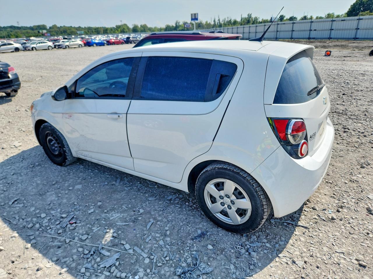 2014 Chevrolet Sonic Ls - zdjęcie 2