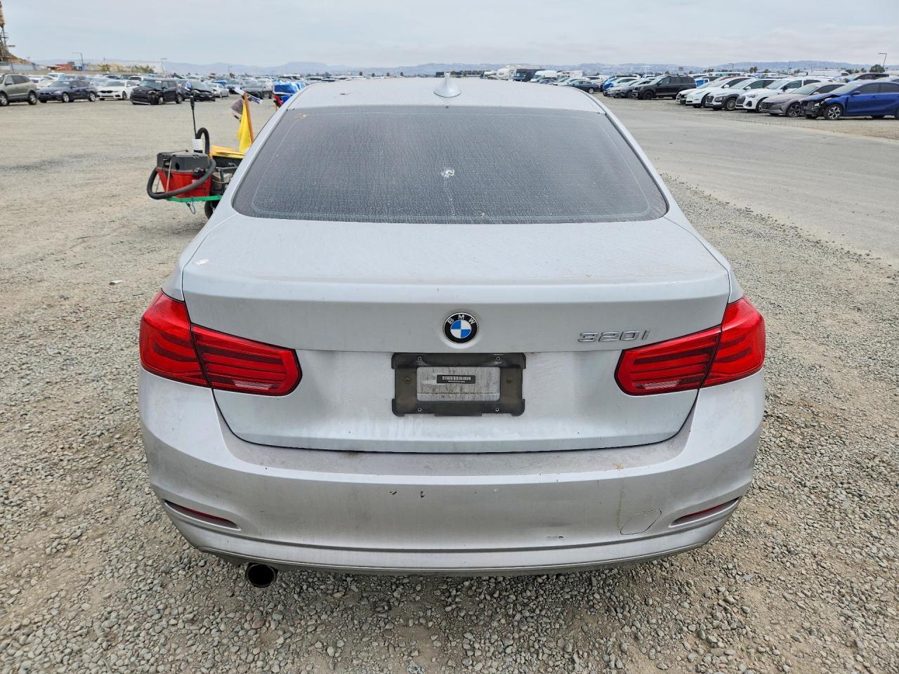 2016 BMW 320 I - zdjęcie 6