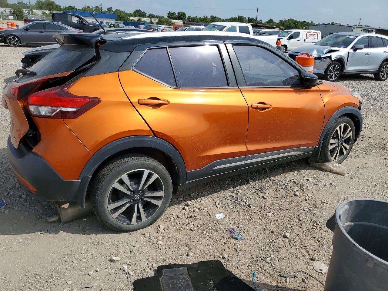 2019 Nissan Kicks Sr - zdjęcie 3