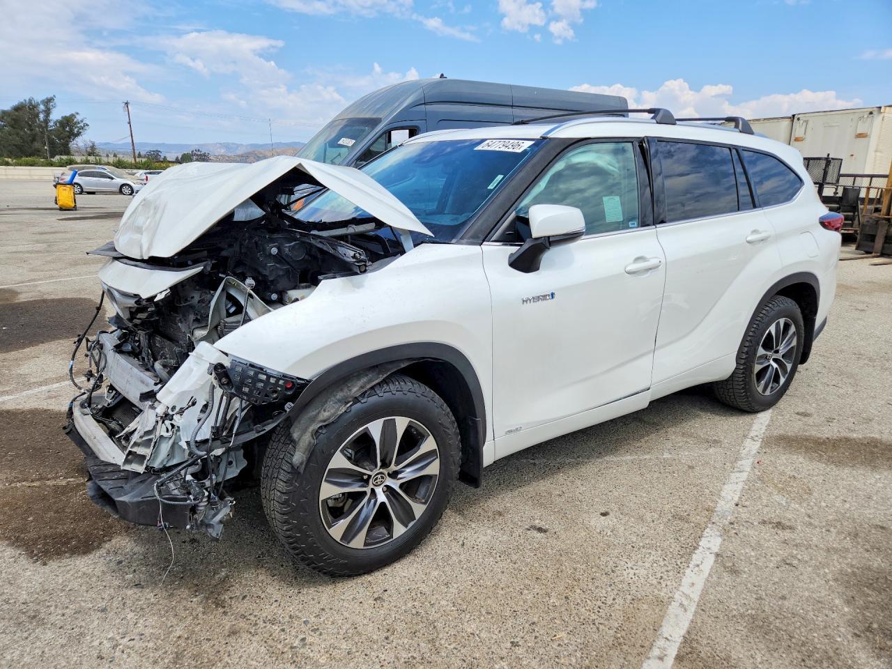 2020 Toyota Highlander Hybrid Xle - zdjęcie główne