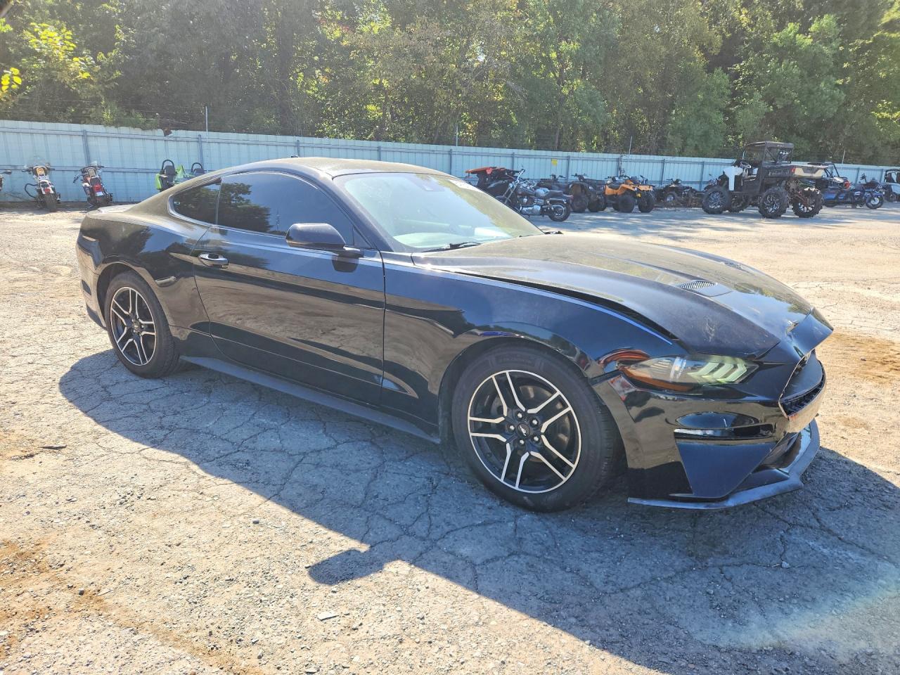 2022 Ford Mustang - zdjęcie 4