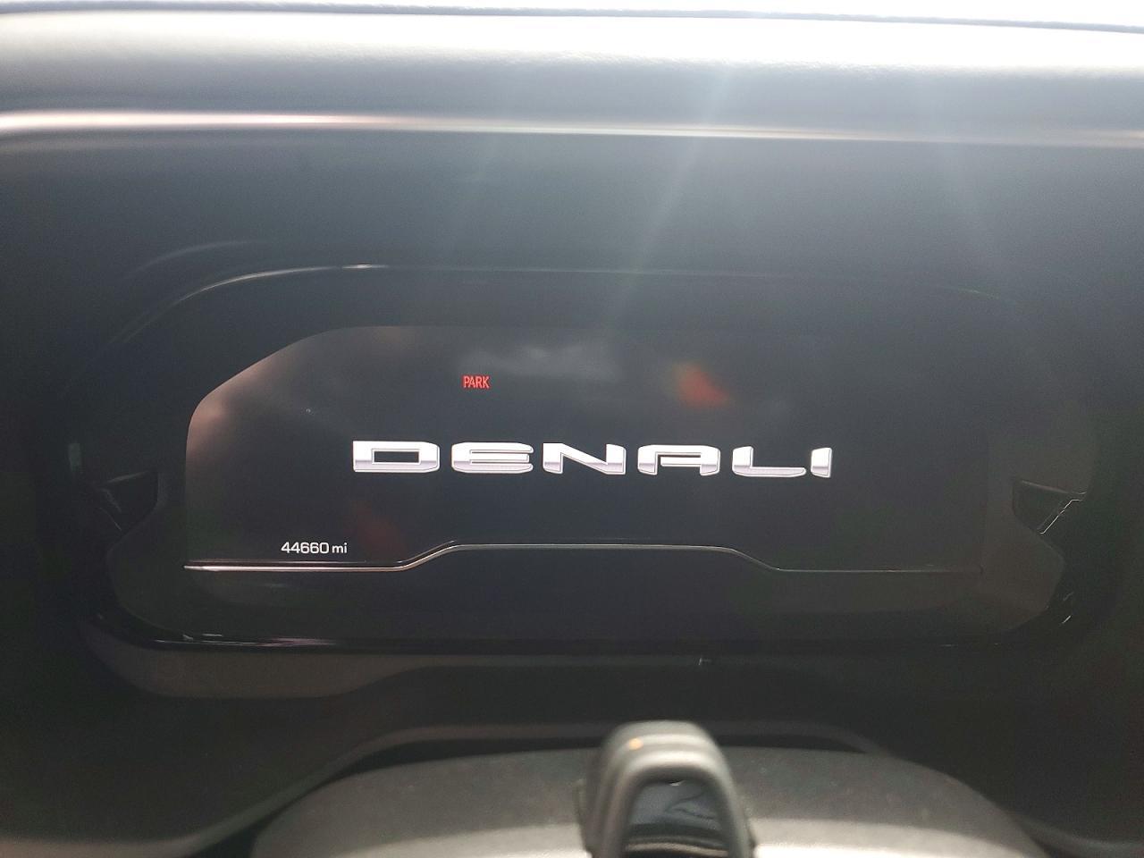 2024 GMC Yukon Denali Ultimate - zdjęcie 9