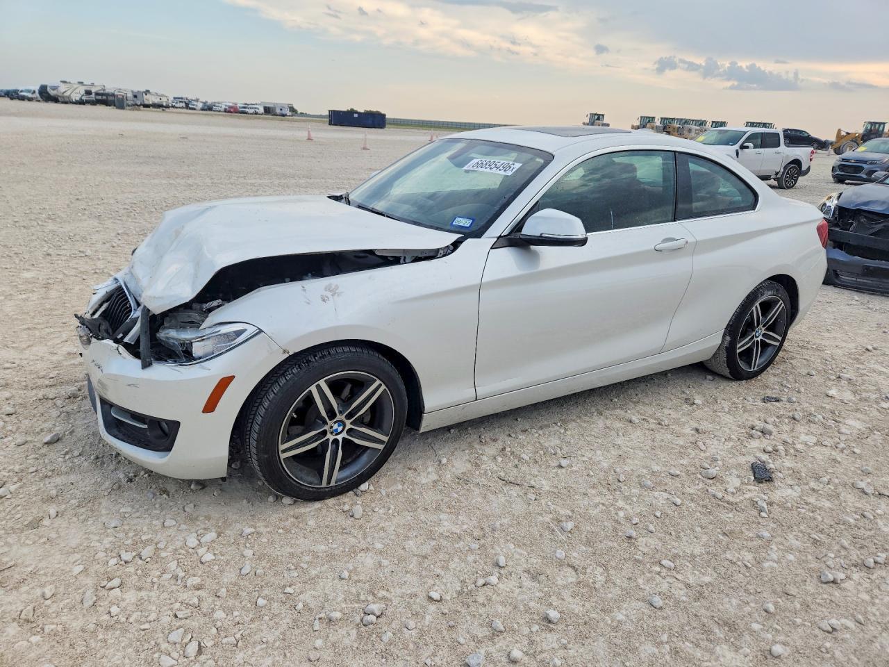 2017 BMW Seria 2 Coupe 230i - zdjęcie główne