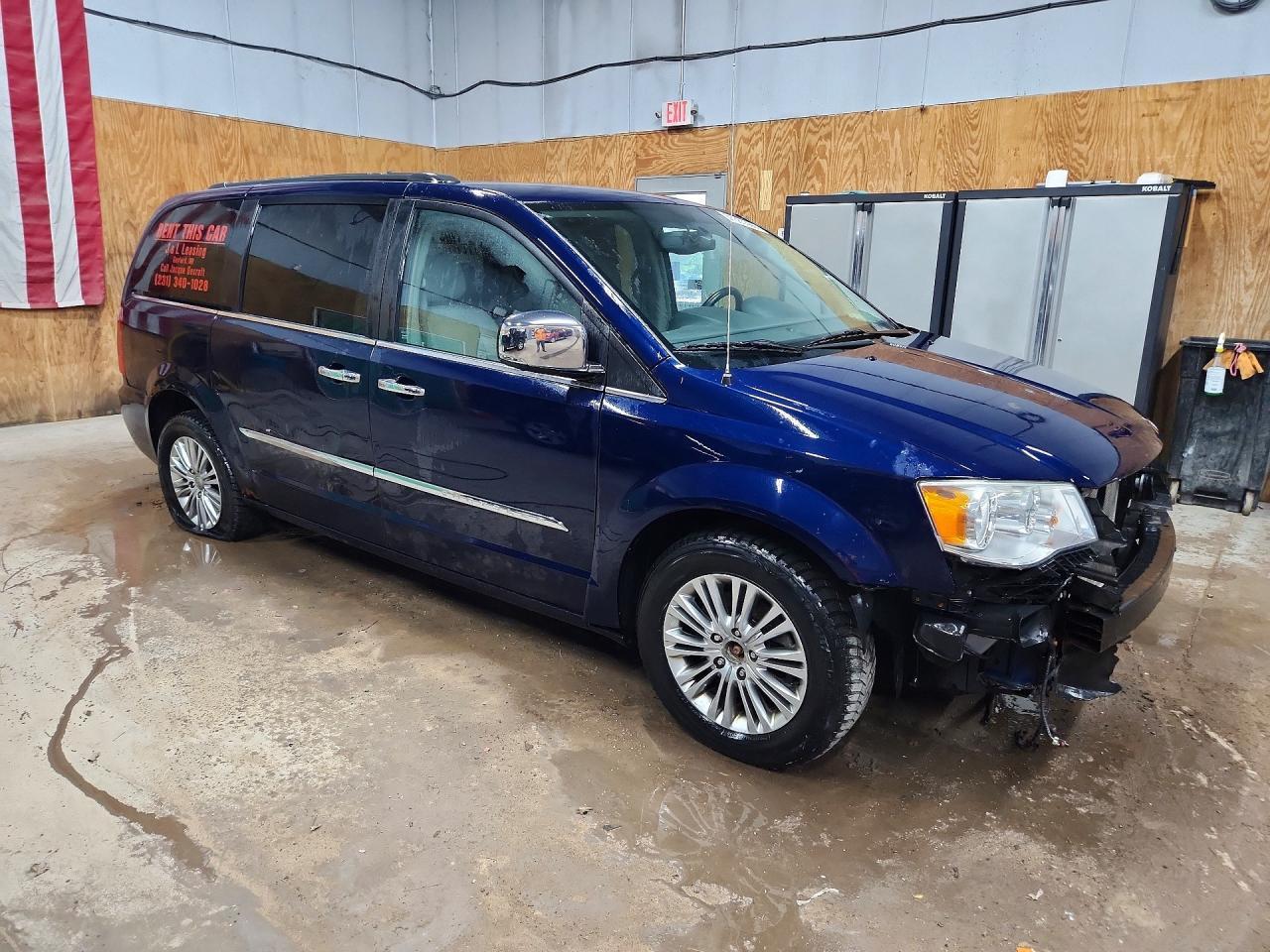 2013 Chrysler Town & Country Touring L - zdjęcie 4