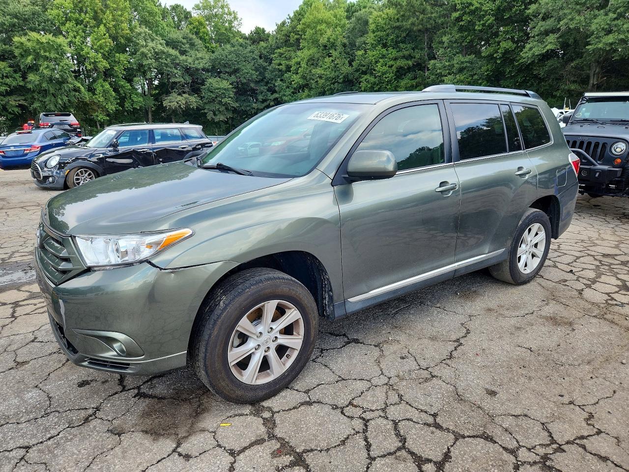 2013 Toyota Highlander Plus - zdjęcie główne