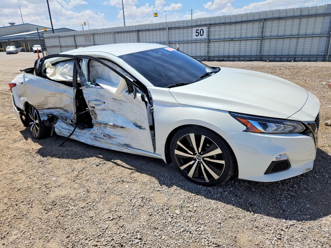 2022 Nissan Altima Sr - zdjęcie 4