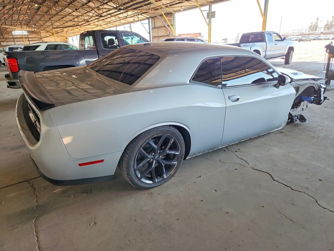 2022 Dodge Challenger Sxt - zdjęcie 3