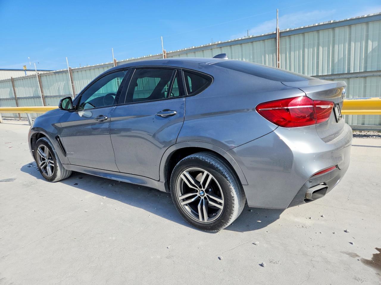 2016 BMW X6 xDrive50I - zdjęcie 2