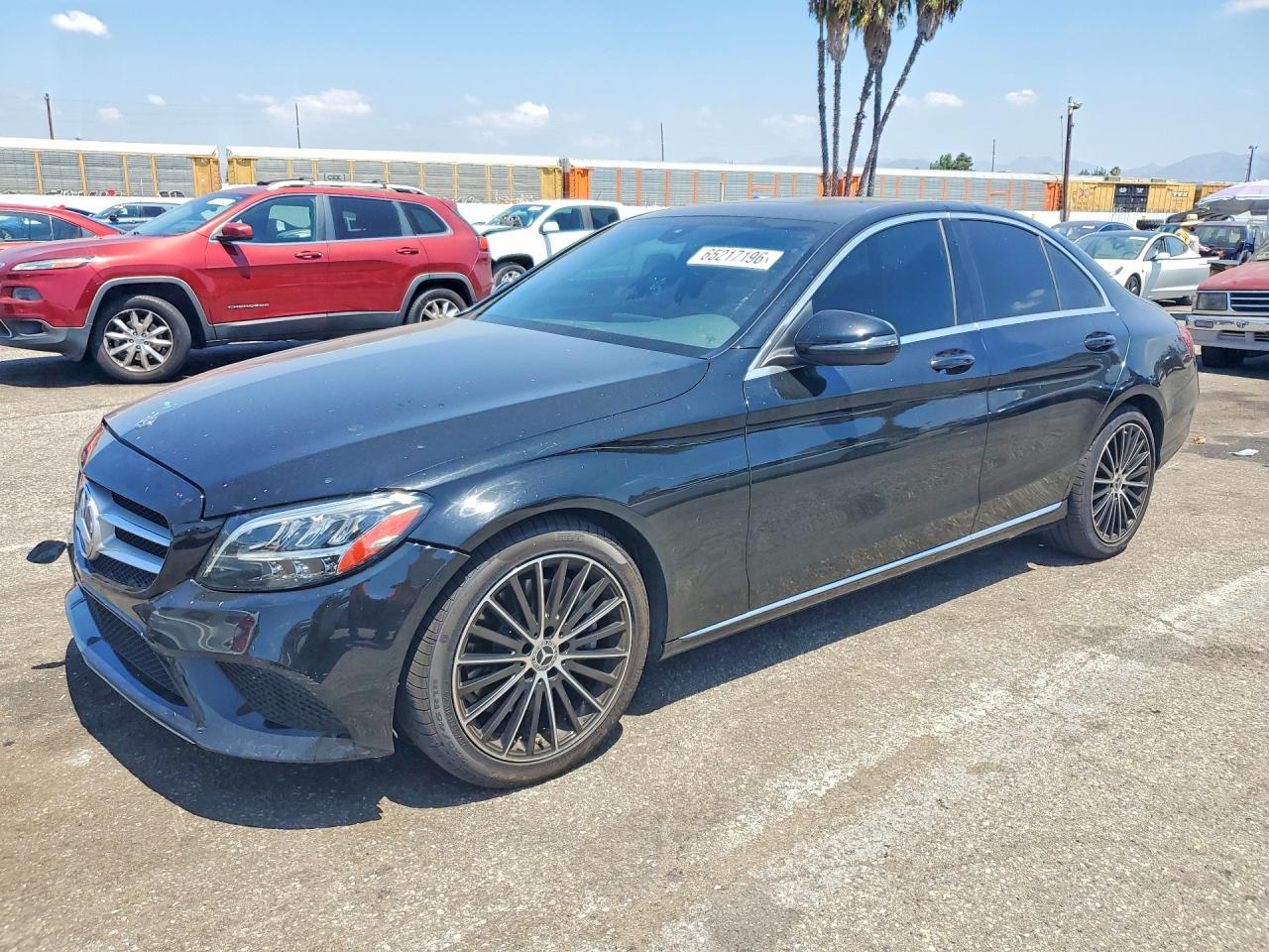 2019 Mercedes-Benz C 300 - zdjęcie główne