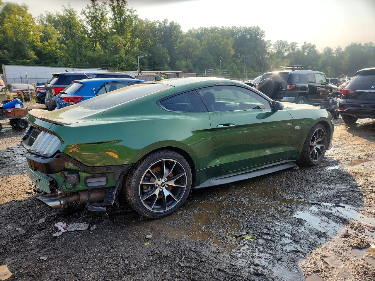 2022 Ford Mustang - zdjęcie 3