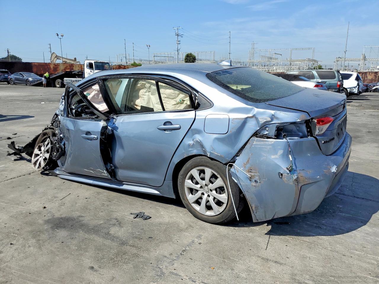 2022 Toyota Corolla Le - zdjęcie 2