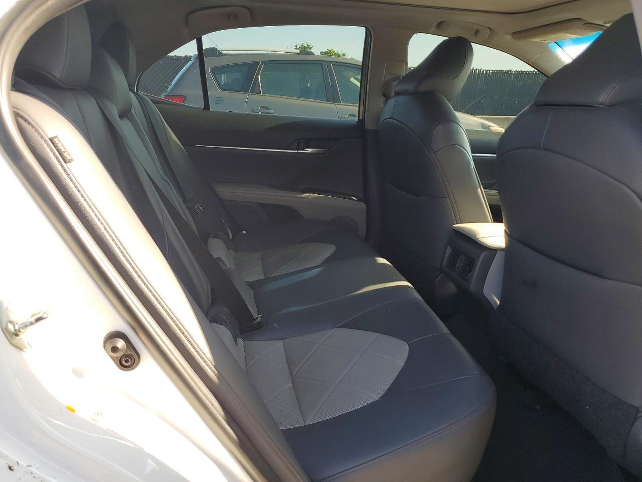 2018 Toyota Camry Xle - zdjęcie 10