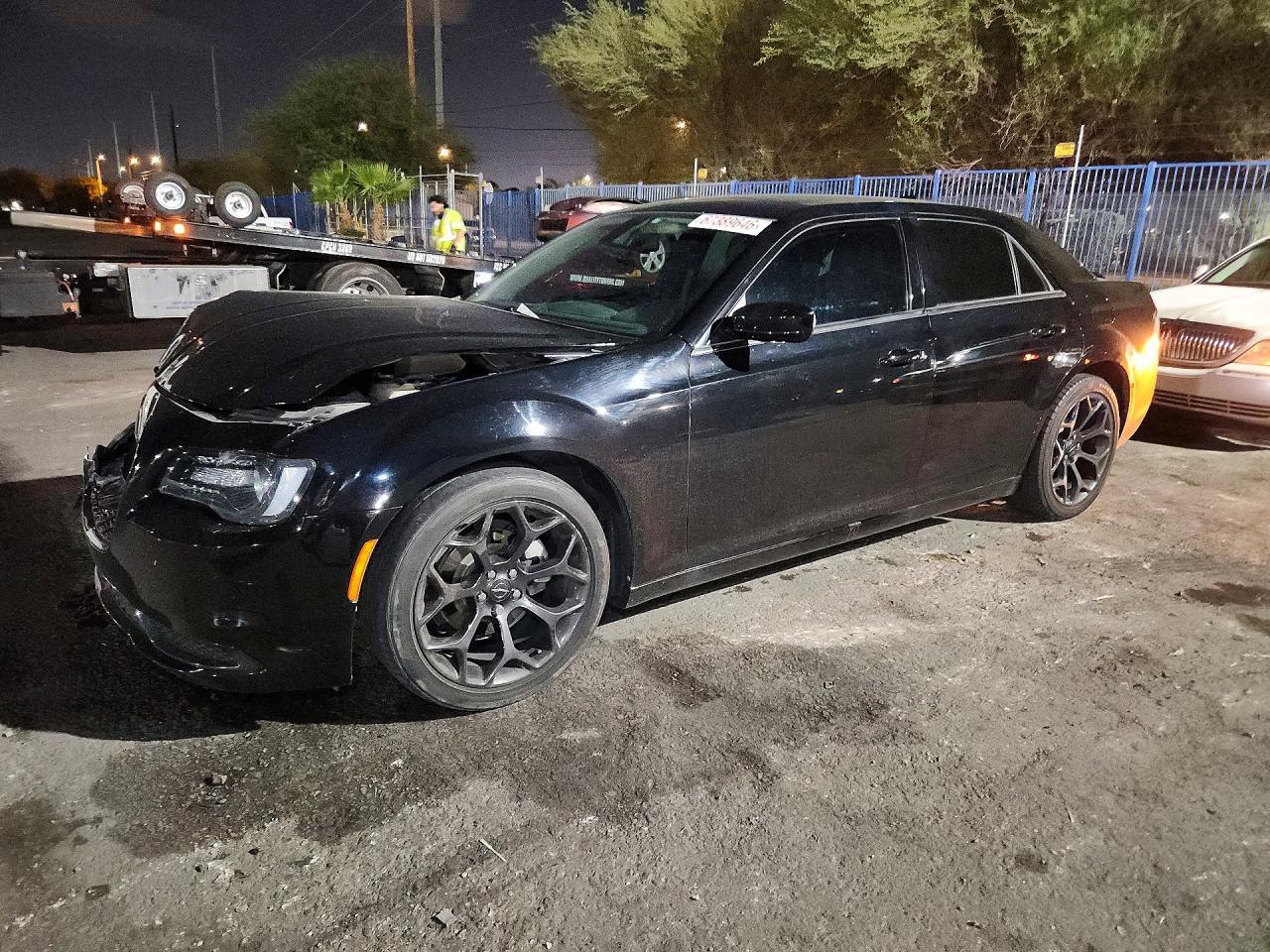 2020 Chrysler 300 Touring - zdjęcie główne