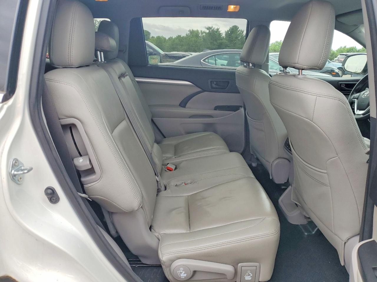 2017 Toyota Highlander Le - zdjęcie 11