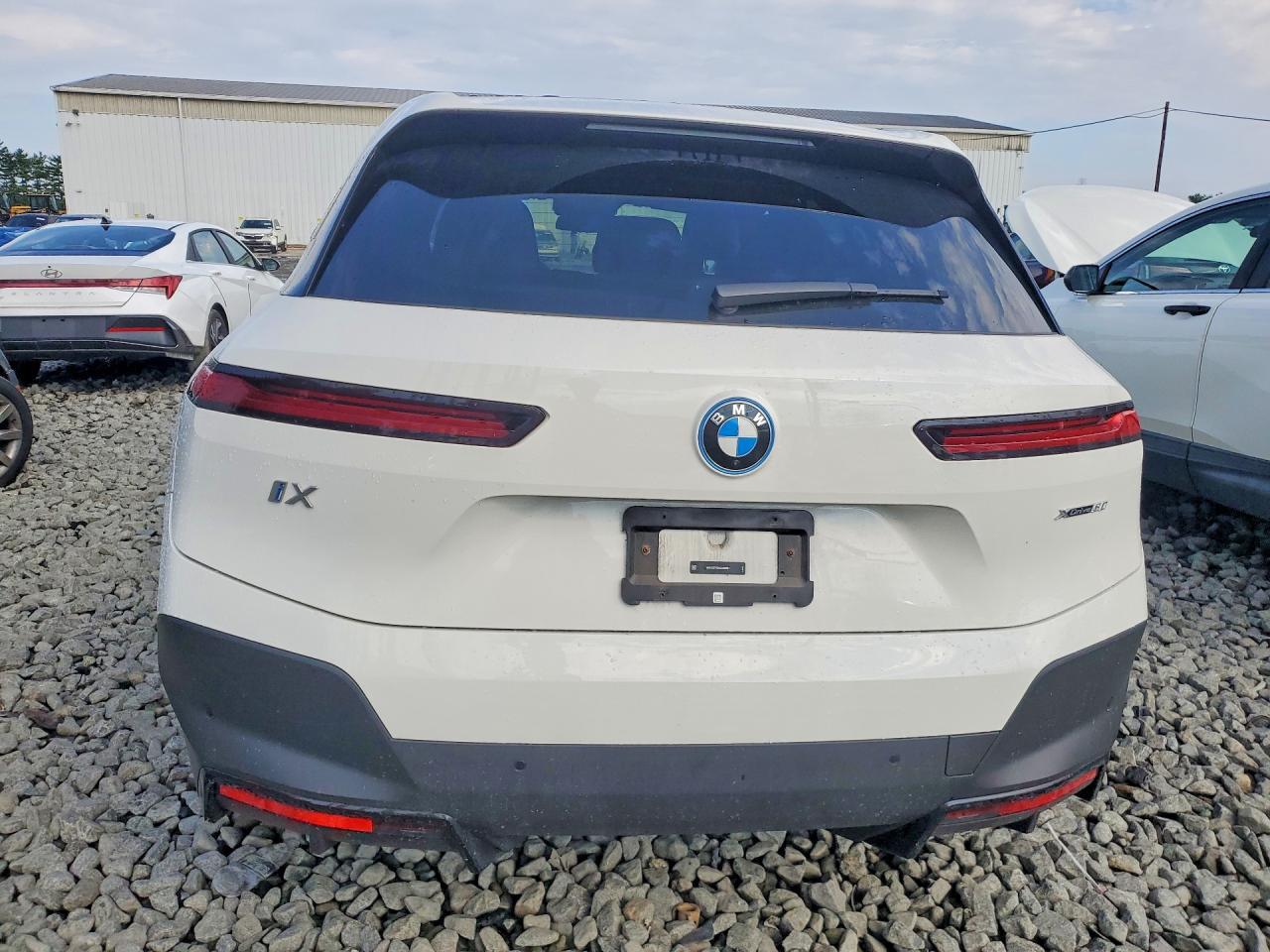 2025 BMW Ix xDrive50 - zdjęcie 6