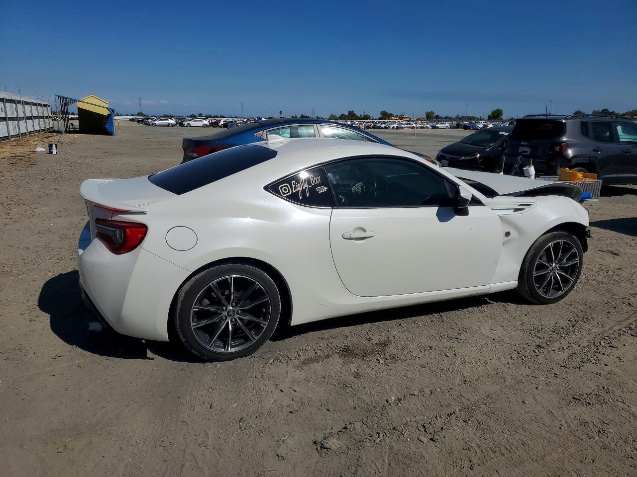 2017 Toyota 86 Base - zdjęcie 3