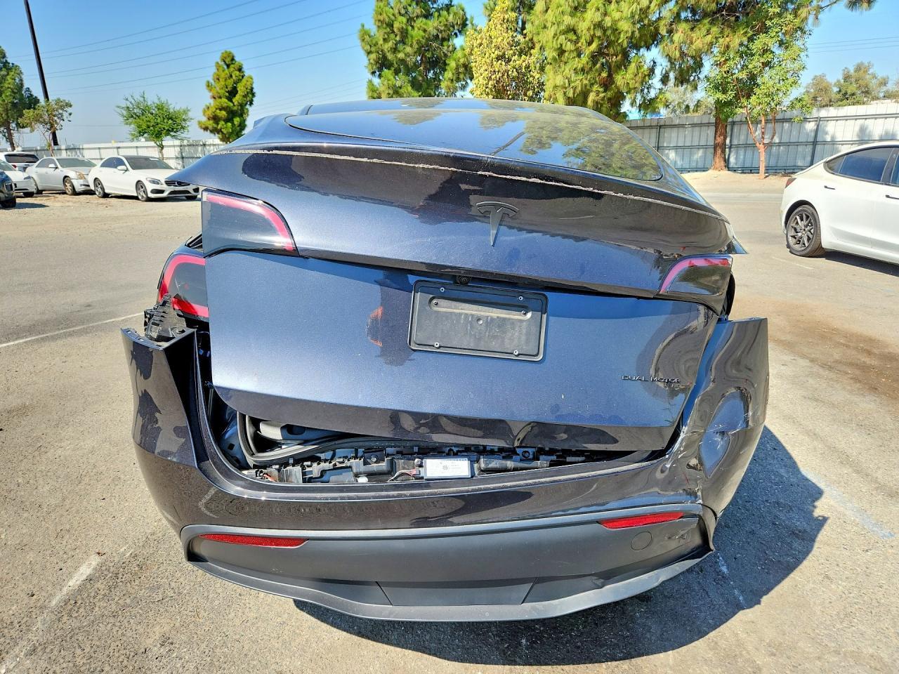 2025 Tesla Model Y - zdjęcie 6