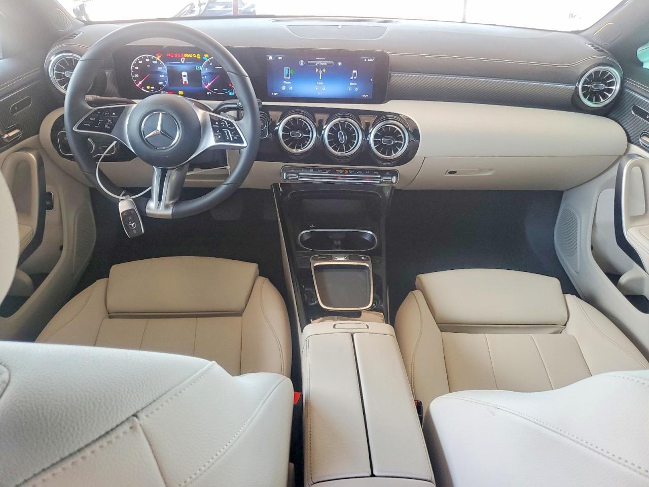 2025 Mercedes-Benz Cla 250 4Matic - zdjęcie 8