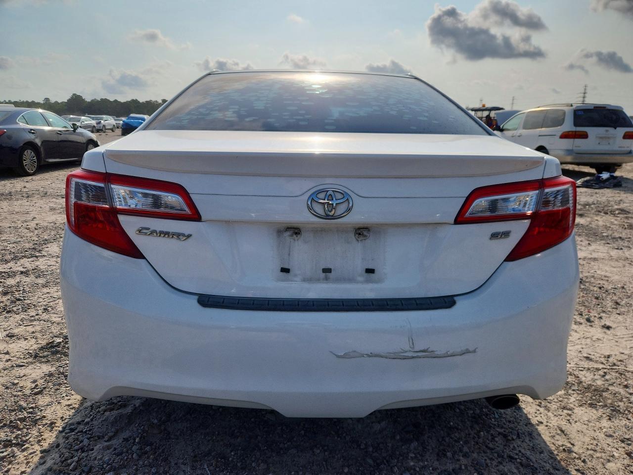 2014 Toyota Camry Se - zdjęcie 6