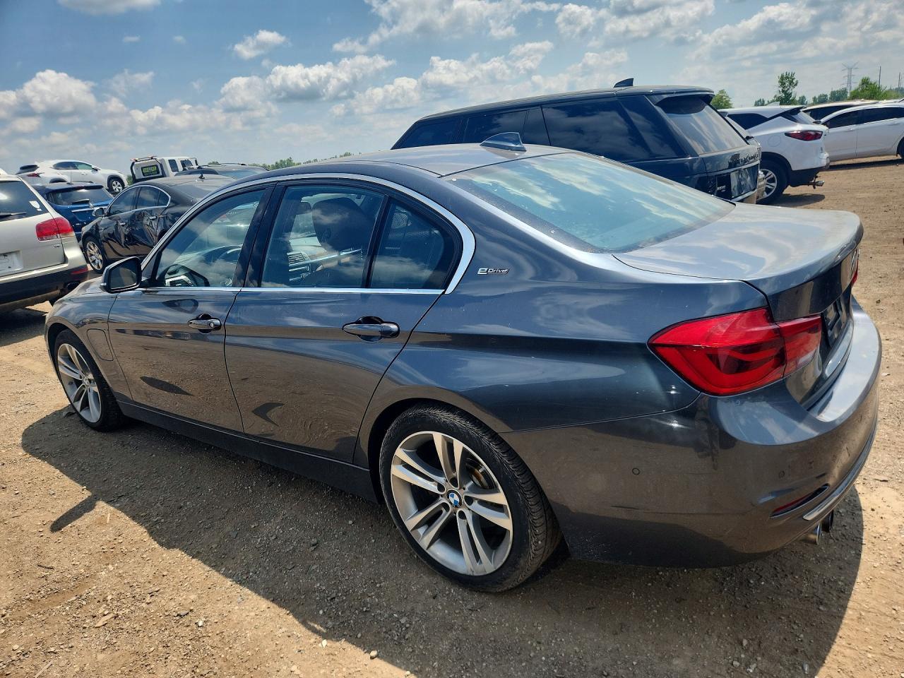 2016 BMW 330E - zdjęcie 2
