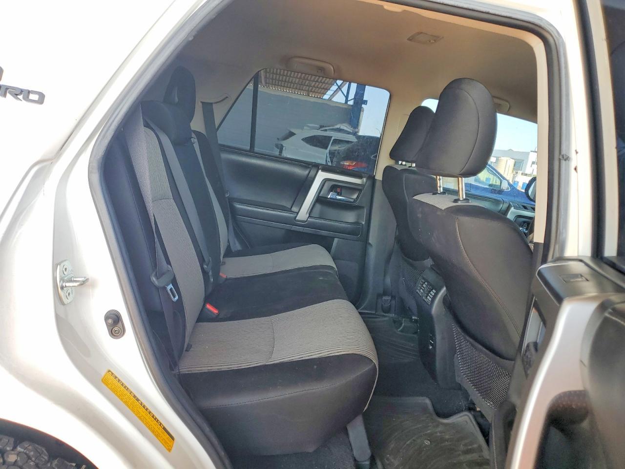 2016 Toyota 4Runner Sr5 - zdjęcie 11